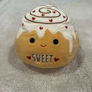 NWT squishmallow chanel cinnamon roll valentine’s day 8 inch